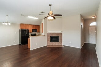 6552 Manitoba St in Fort Worth, TX - Foto de edificio - Building Photo