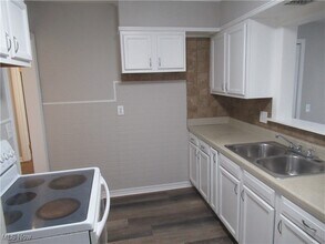 1616 Douglas Rd in Wickliffe, OH - Building Photo - Building Photo