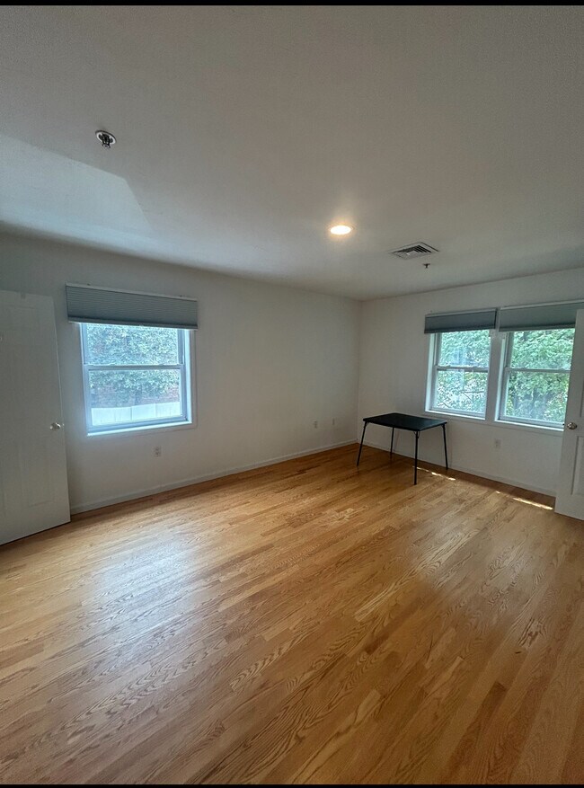 30 Cameron St, Unit 7 in Brookline, MA - Building Photo - Building Photo