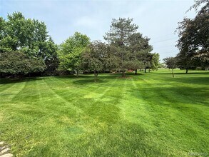 1550 Meadowside Dr in Rochester Hills, MI - Building Photo - Building Photo