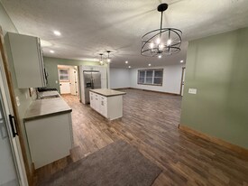 517 Milliken Rd in Paducah, KY - Building Photo