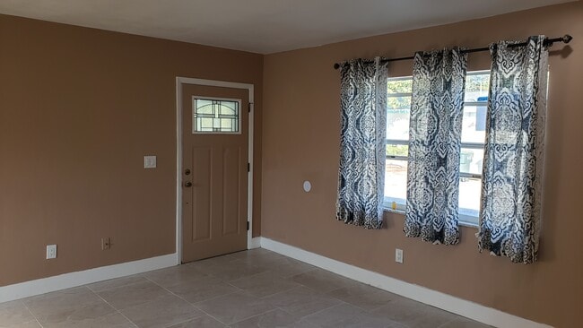 651 16th St NW in Largo, FL - Building Photo - Building Photo