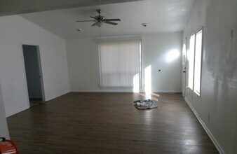 302 Pennystone Ave in San Antonio, TX - Building Photo - Building Photo