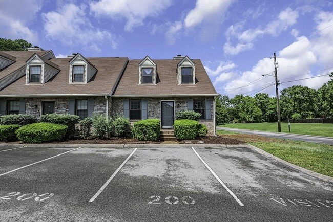 200 Deerpoint Ct, Unit A in Hendersonville, TN - Building Photo - Building Photo