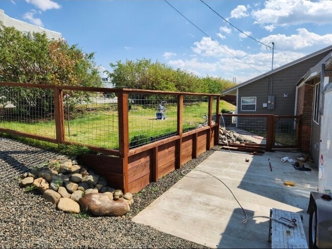 305 E Pacific St in East Helena, MT - Building Photo - Building Photo