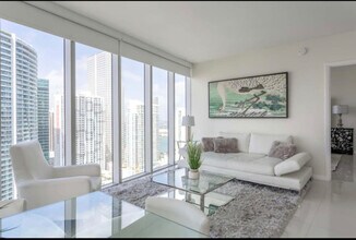 501 Brickell Ave in Miami, FL - Building Photo - Building Photo