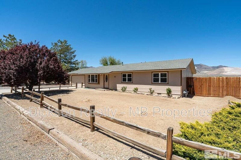 215 Ring Rd in Dayton, NV - Building Photo