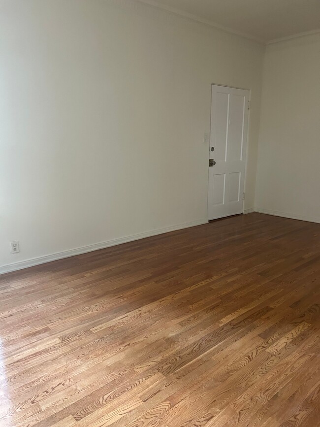 130 1/2 Orlando Ave in Los Angeles, CA - Building Photo - Building Photo