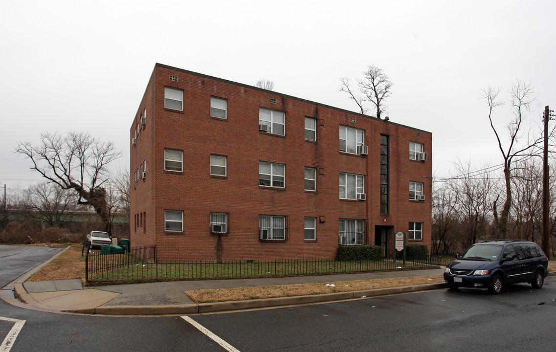 River Bend Apartments in Washington, DC - Building Photo