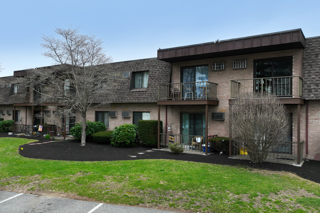 Royal Park Condominium in Danvers, MA - Foto de edificio - Building Photo