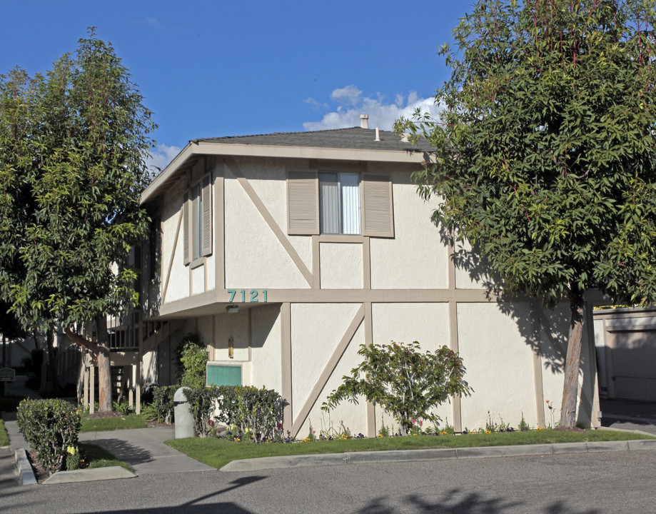 Chelsea Court Apartments in Westminster, CA - Building Photo