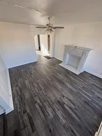 1321 Oak St in Grand Prairie, TX - Building Photo - Building Photo