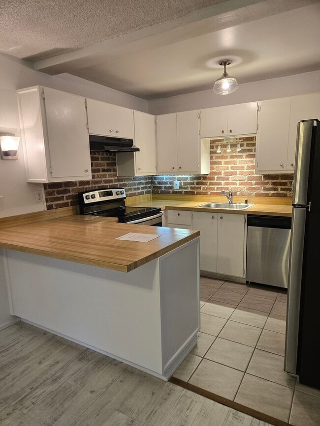 property at 1425 S Puget Dr