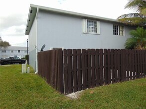 1854 SW 81st Ln in Davie, FL - Building Photo - Building Photo