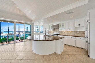 3116 Breakers Dr in Newport Beach, CA - Building Photo - Building Photo