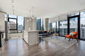 833 N Clark St in Chicago, IL - Building Photo - Building Photo
