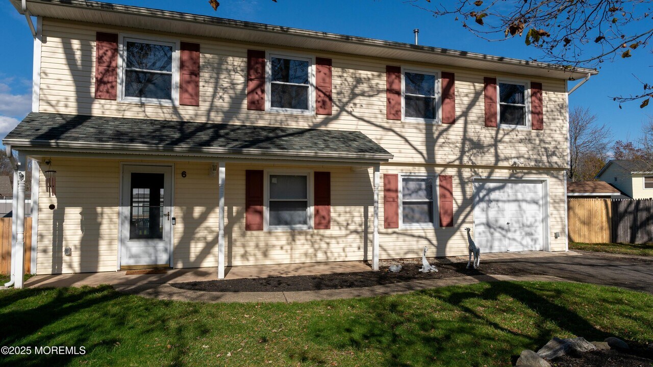 6 Reno Ct in Barnegat Township, NJ - Building Photo