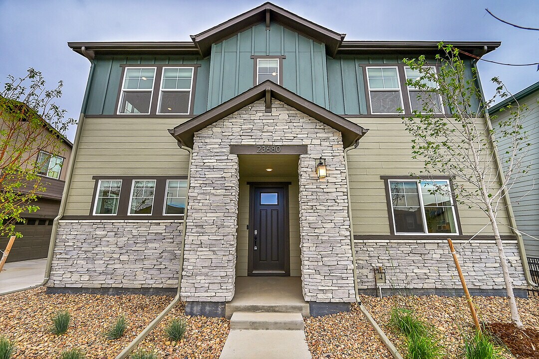 23680 E 41st Ave in Aurora, CO - Building Photo