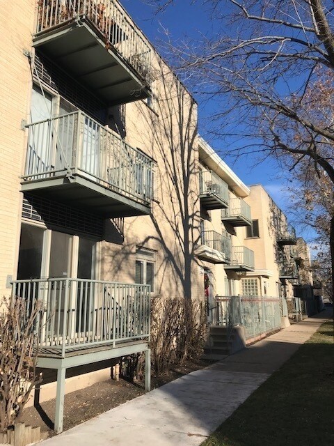 property at 1260 W Byron St