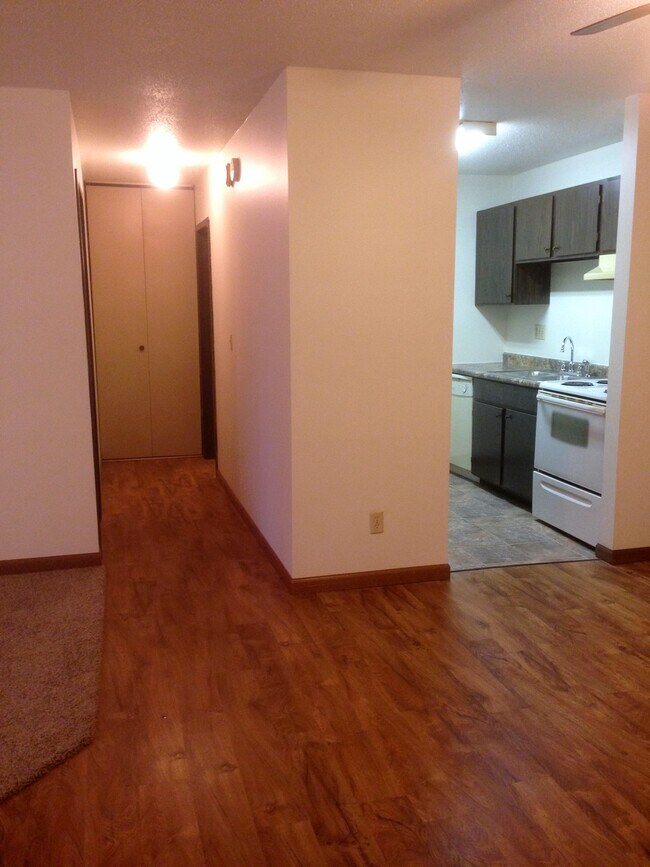 205 W 9th St Apartments and Nearby Litchfield Apartments For Rent