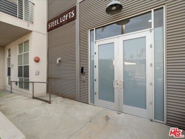 13320 Beach Ave in Los Angeles, CA - Building Photo - Building Photo