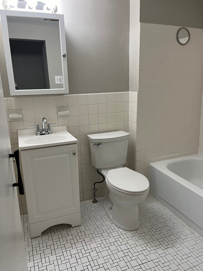 212 E Maryland Ave, Unit 212A E Maryland Avenue