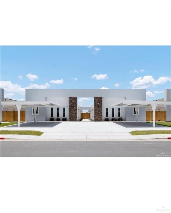 7 Northwestern Ave in McAllen, TX - Building Photo