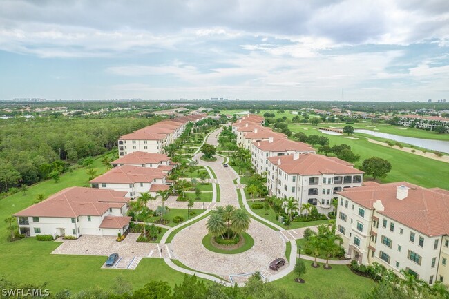 16347 Viansa Wy in Naples, FL - Foto de edificio - Building Photo