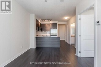 5025 Four Springs Ave in Mississauga, ON - Building Photo - Building Photo