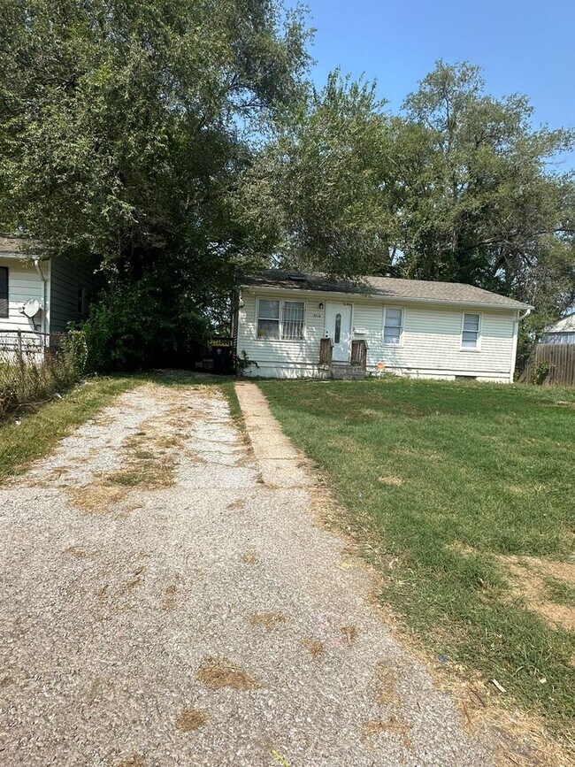 5716 E 39th St in Kansas City, MO - Building Photo - Building Photo