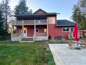17060 WA-106 in Belfair, WA - Building Photo - Building Photo