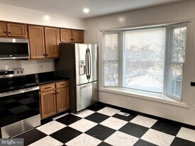 10195 Valentino Dr in Oakton, VA - Building Photo