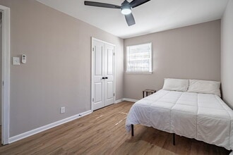 375 Dollar Mill Rd SW in Atlanta, GA - Building Photo - Building Photo