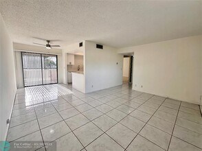 4263 Oak Terrace Dr in Greenacres, FL - Foto de edificio - Building Photo