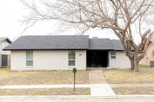 2025 Glencrest Ln in Garland, TX - Building Photo