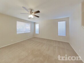 4868 E Meadow Land Dr in San Tan Valley, AZ - Foto de edificio - Building Photo