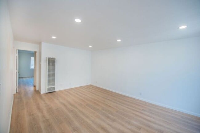 21031 Lochlea Ln in Huntington Beach, CA - Building Photo - Building Photo