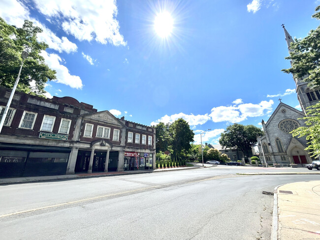 135 W Main St in Waterbury, CT - Building Photo - Building Photo