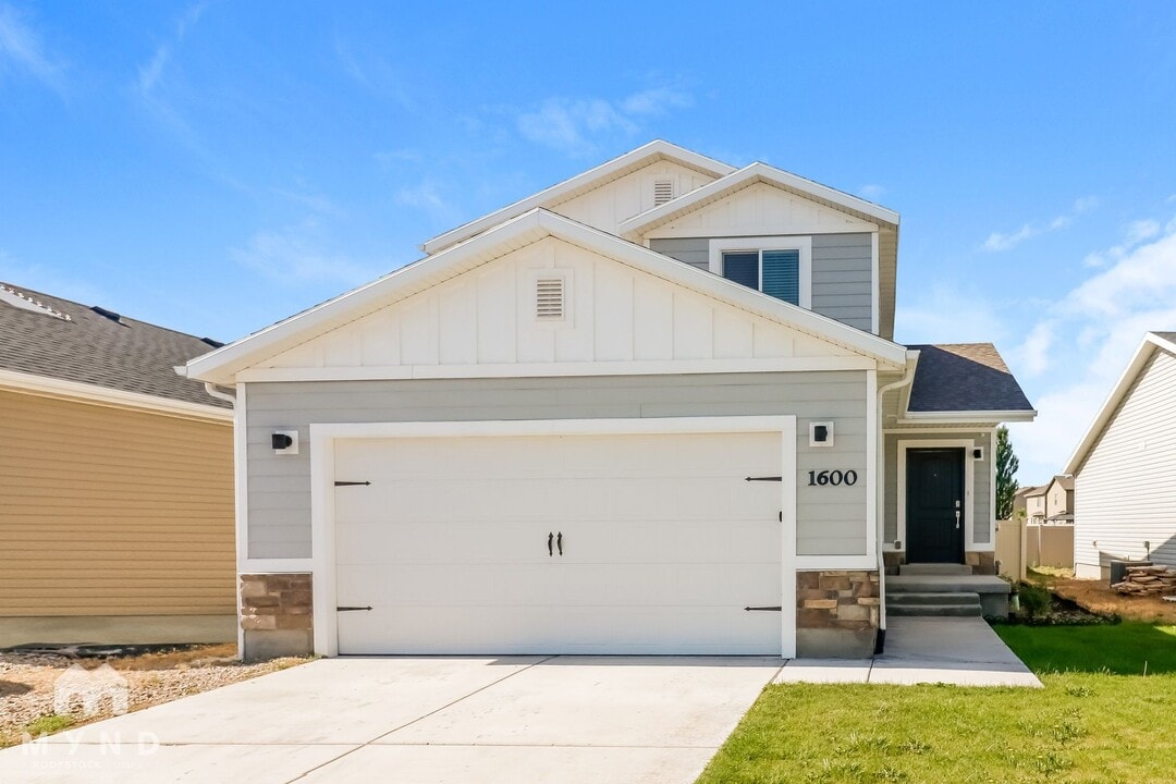 1600 E Tumwater Ln in Eagle Mountain, UT - Foto de edificio