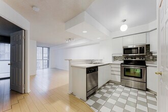 801-801 King St W in Toronto, ON - Building Photo - Building Photo