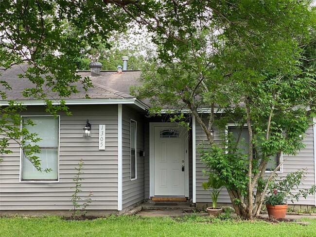 property at 1305 Zuber Dr