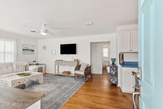 729 N Fletcher Ave, Unit UPPER in Fernandina Beach, FL - Building Photo - Building Photo