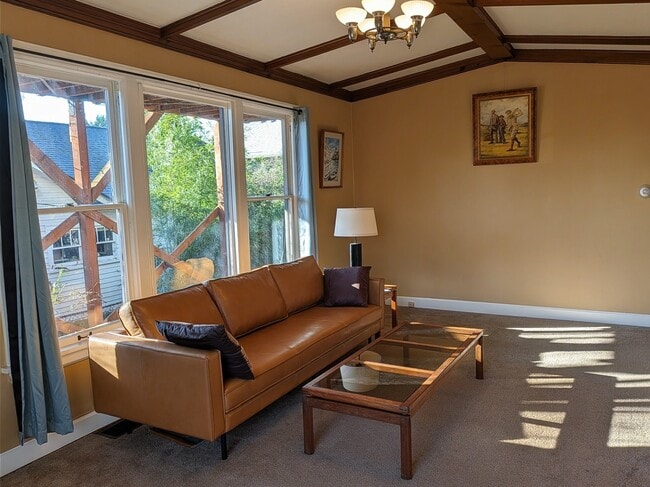 713 SE 27th Ave in Portland, OR - Foto de edificio - Building Photo