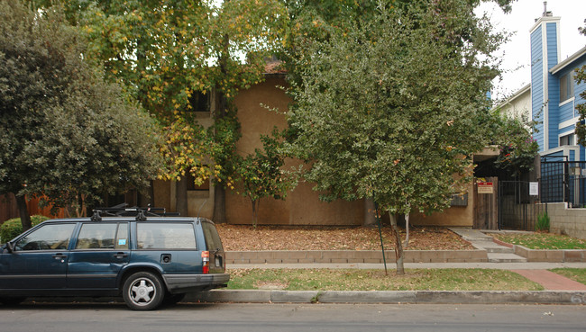 609 Mar Vista Ave in Pasadena, CA - Foto de edificio - Building Photo