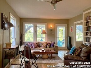 401 Shook Ave in San Antonio, TX - Building Photo - Building Photo