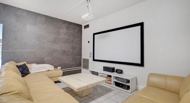 6790 SW 54th St in Miami, FL - Foto de edificio - Building Photo