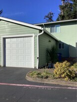 66 NW 33rd Pl in Newport, OR - Building Photo