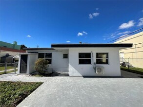 1975 NW 24th Ct-Unit -1977 in Miami, FL - Building Photo - Building Photo