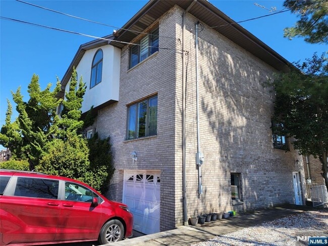 2452 6th St in Fort Lee, NJ - Building Photo - Building Photo