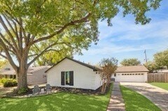 1202 Walnut Bend Ln in Houston, TX - Building Photo